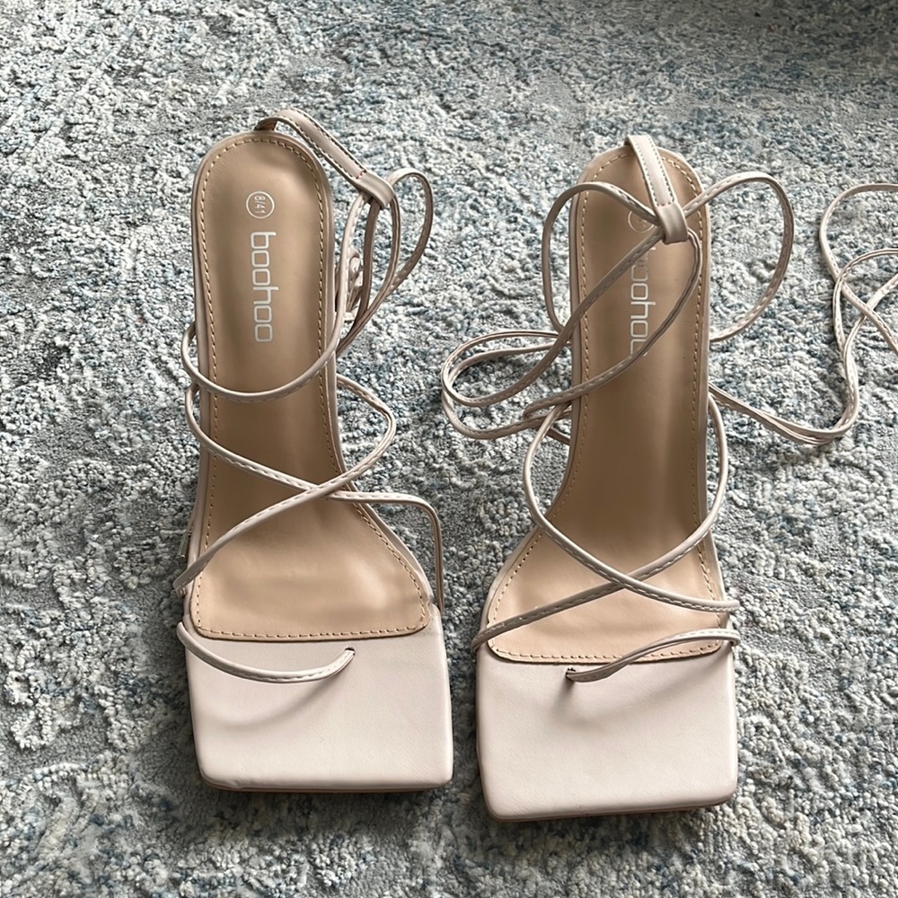 Boohoo size 10 Nude wrap up heel